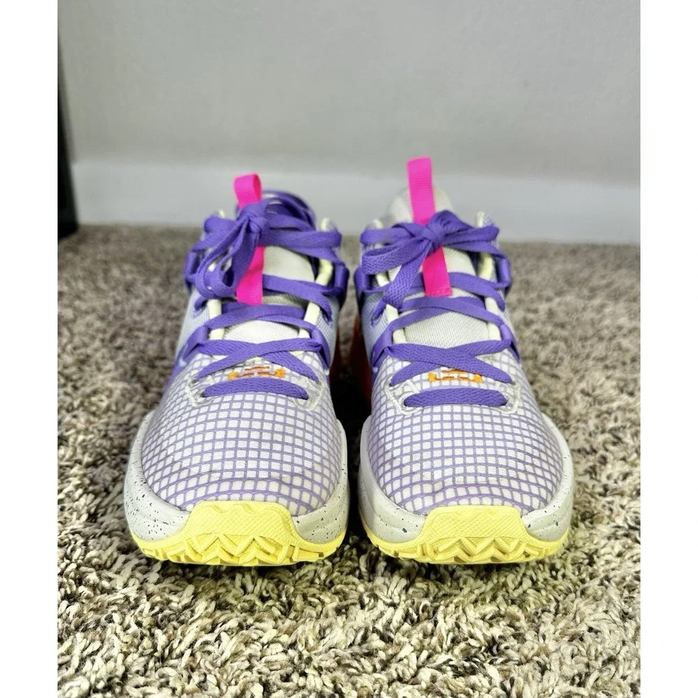 Nike LeBron Witness 7 GS Youth Basketball Shoes Size 4.5Y / 6W Purple Orange